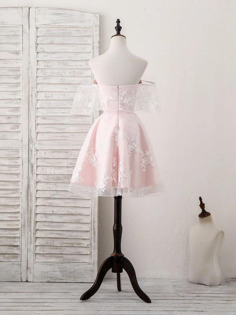 Robe de bal courte en tulle rose, élégante et décolletée en cœur, idéale pour les fêtes et les retrouvailles.