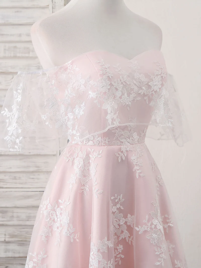 Robe de bal courte en tulle rose, élégante et décolletée en cœur, idéale pour les fêtes et les retrouvailles.