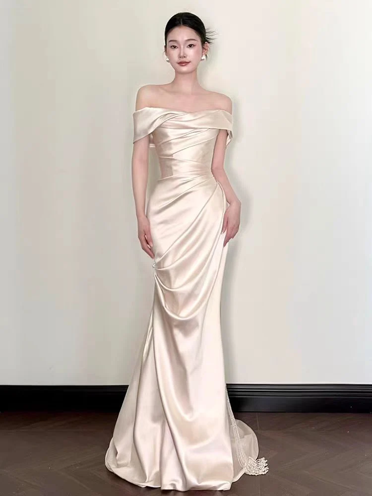 Robe de mariée asymétrique en satin de soie, simple et à épaules dénudées