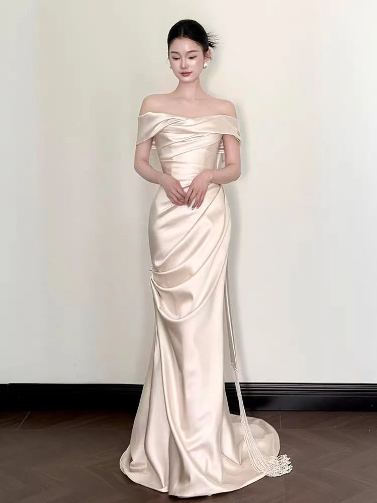 Robe de mariée asymétrique en satin de soie, simple et à épaules dénudées
