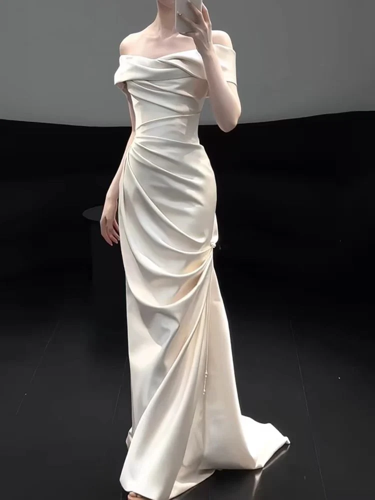 Robe de mariée asymétrique en satin de soie, simple et à épaules dénudées