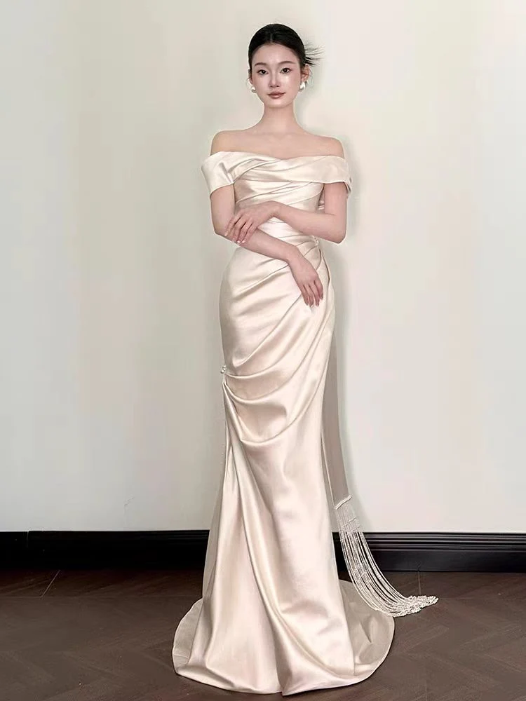 Robe de mariée asymétrique en satin de soie, simple et à épaules dénudées