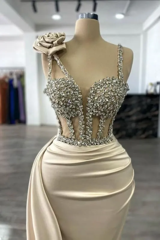 Robe de bal sirène scintillante et strass, sans manches, avec traîne