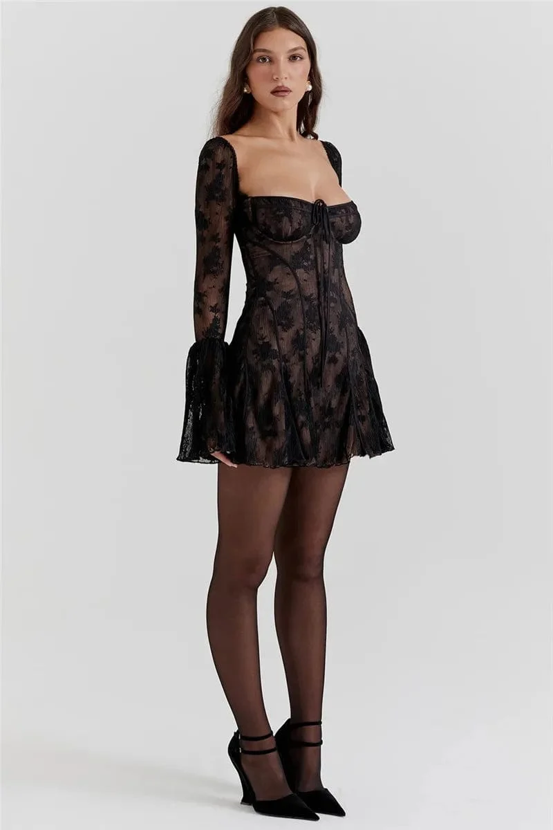 Robe courte en dentelle