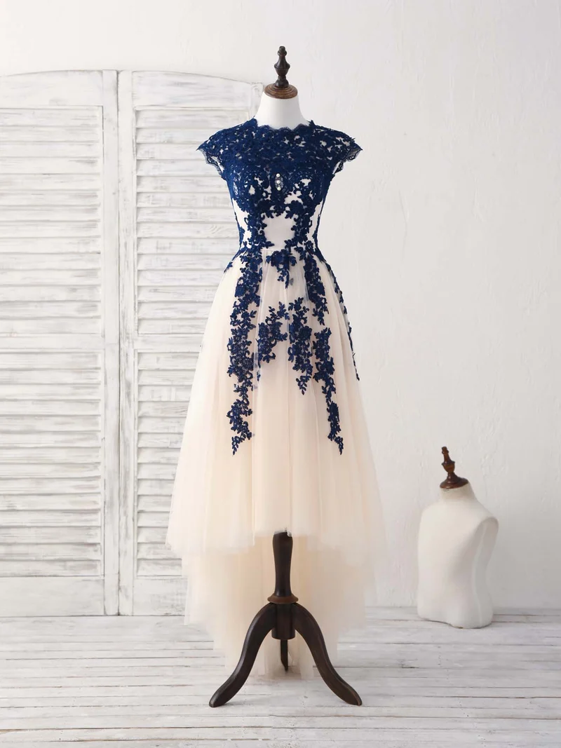 Robe de demoiselle d'honneur élégante en tulle et dentelle bleu foncé, décolleté asymétrique, pour femme