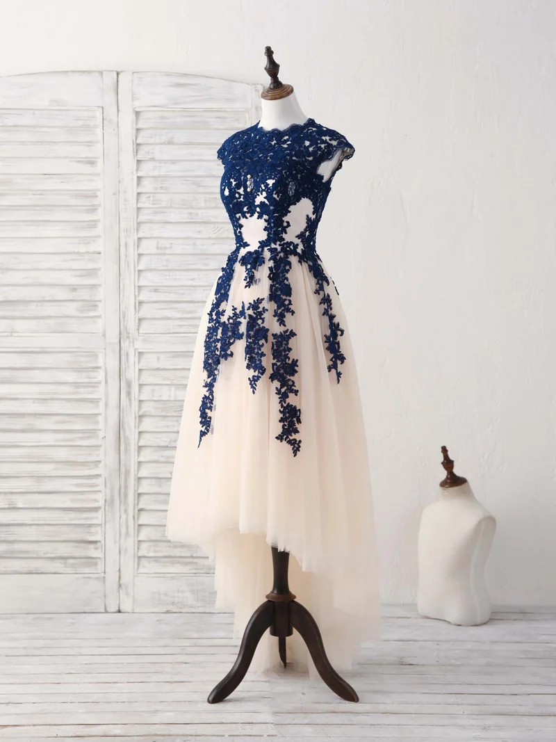 Robe de demoiselle d'honneur élégante en tulle et dentelle bleu foncé, décolleté asymétrique, pour femme