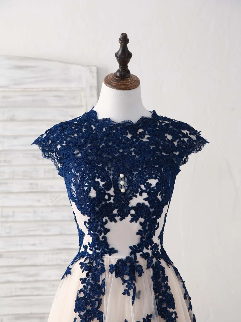 Robe de demoiselle d'honneur élégante en tulle et dentelle bleu foncé, décolleté asymétrique, pour femme