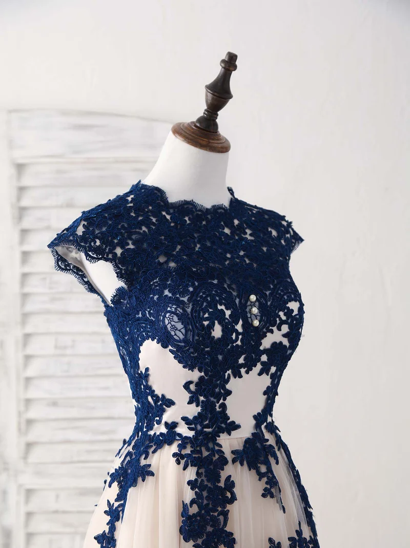 Robe de demoiselle d'honneur élégante en tulle et dentelle bleu foncé, décolleté asymétrique, pour femme