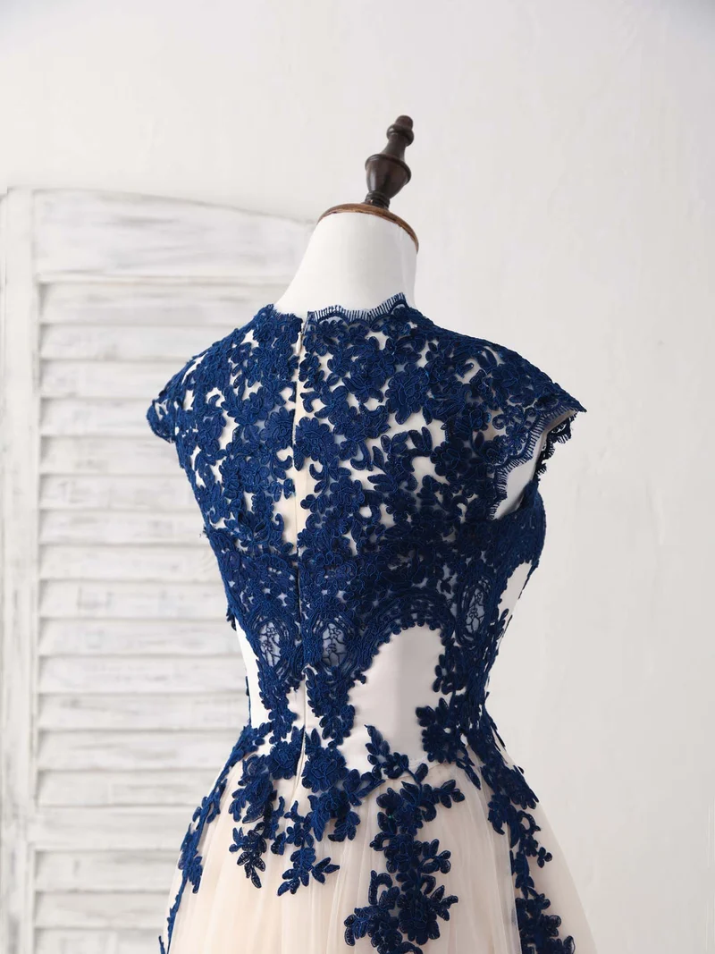 Robe de demoiselle d'honneur élégante en tulle et dentelle bleu foncé, décolleté asymétrique, pour femme