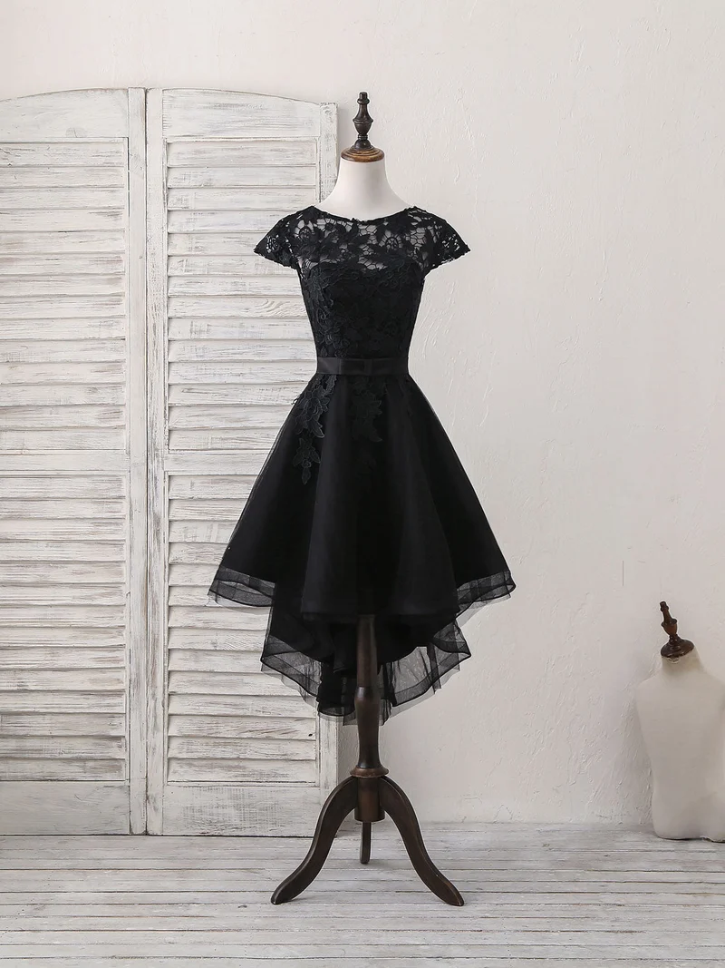 Robe de bal courte noire élégante à col rond et appliques en tulle et dentelle, style bal de fin d'année