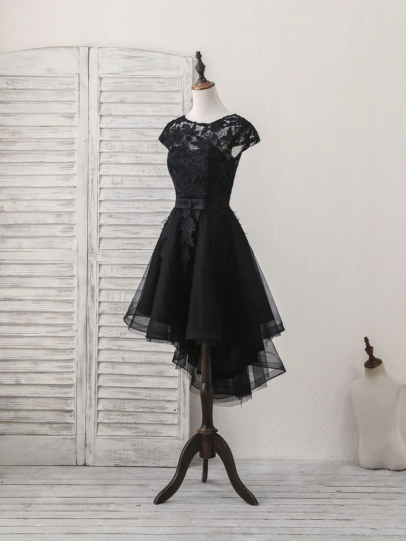 Robe de bal courte noire élégante à col rond et appliques en tulle et dentelle, style bal de fin d'année