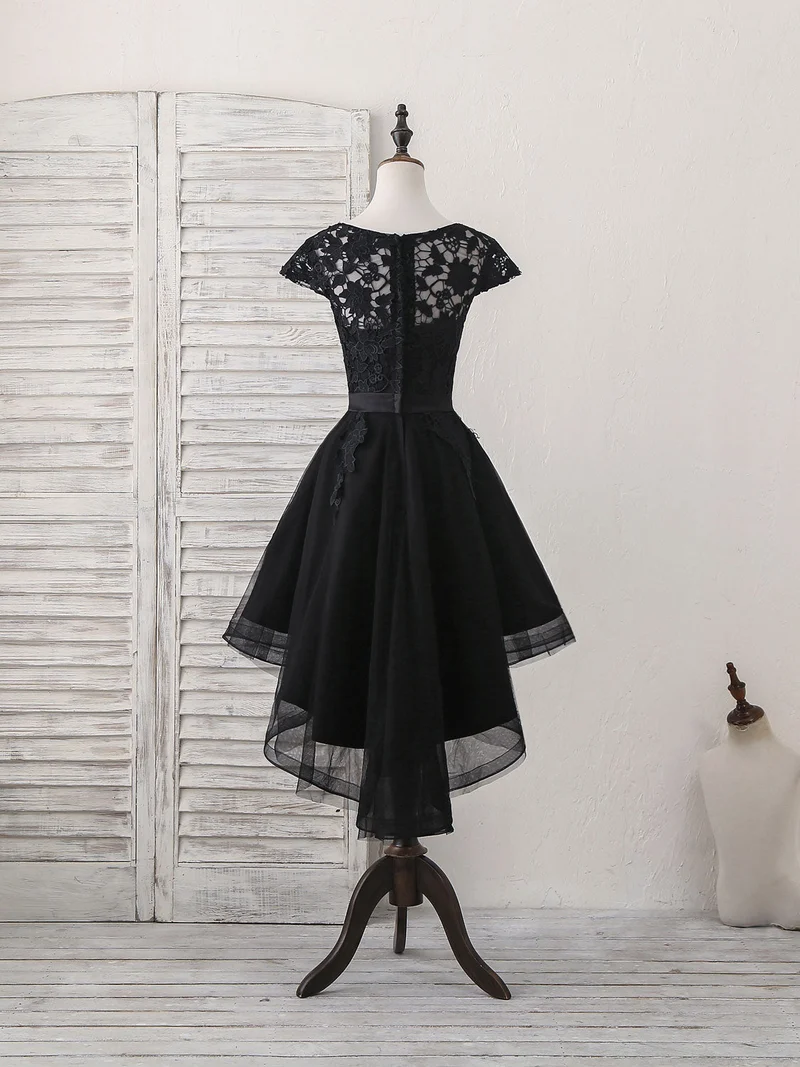 Robe de bal courte noire élégante à col rond et appliques en tulle et dentelle, style bal de fin d'année