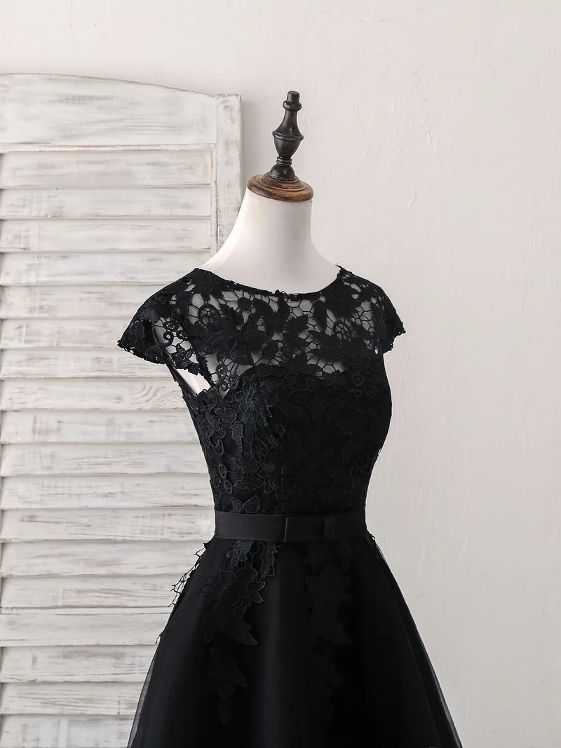Robe de bal courte noire élégante à col rond et appliques en tulle et dentelle, style bal de fin d'année