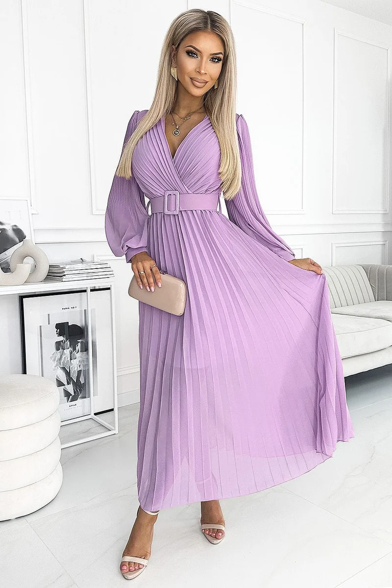 Robe plissée lilas avec encolure enveloppe et ceinture
