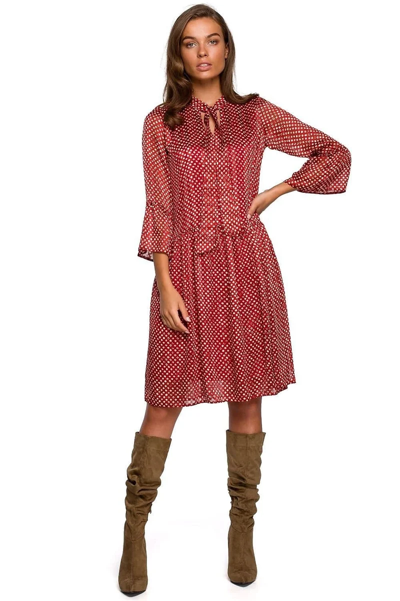 Robe champêtre rouge aux pois blancs manches longues