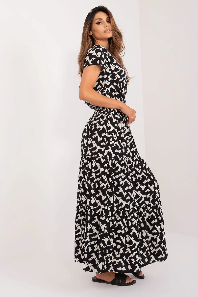 Robe longue noire et blanche manches courtes