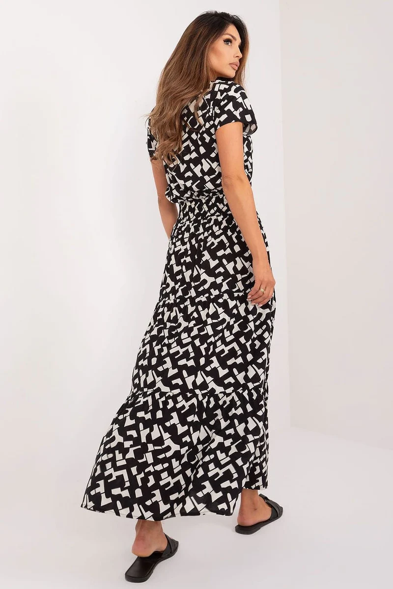 Robe longue noire et blanche manches courtes