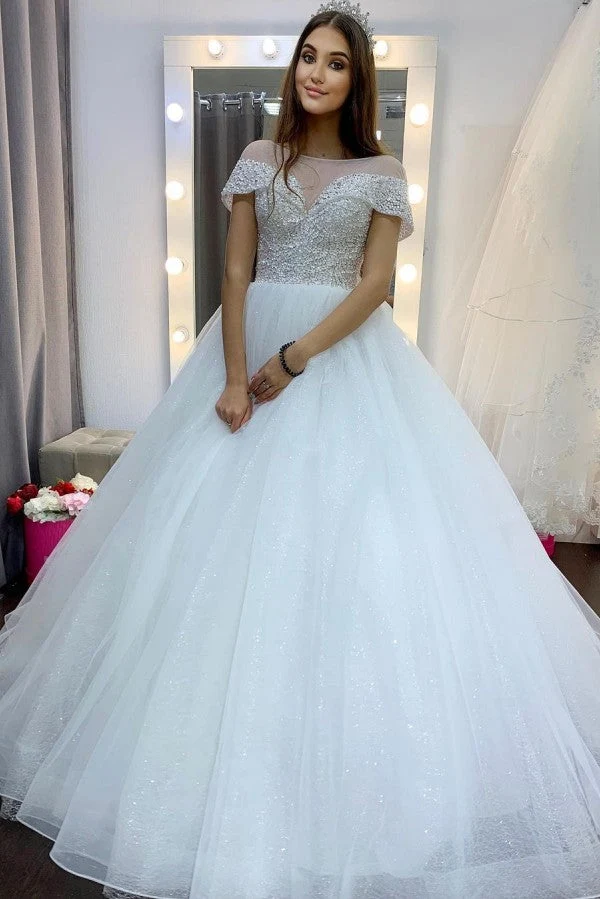 Robe de mariée élégante coupe trapèze, col bateau, traîne en cristal, paillettes et tulle