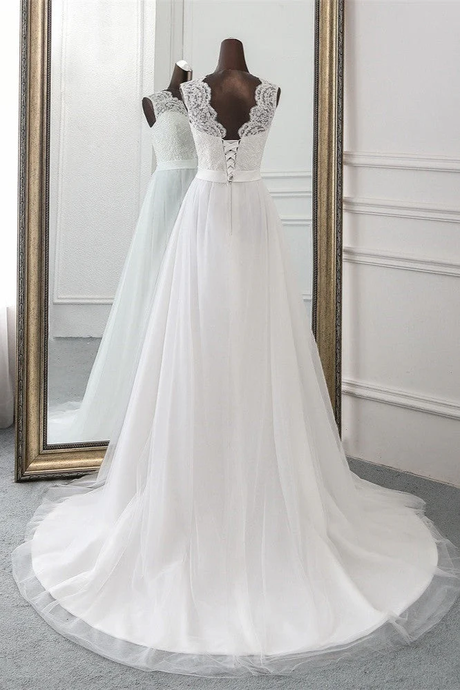Robe de mariée longue en tulle à col bijou et coupe trapèze avec appliques en dentelle