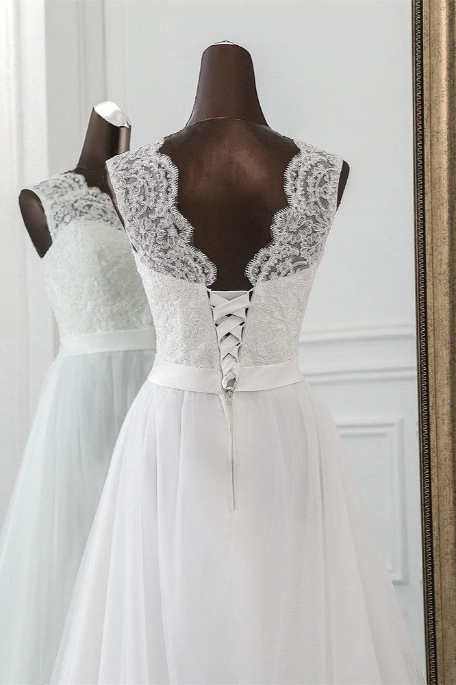 Robe de mariée longue en tulle à col bijou et coupe trapèze avec appliques en dentelle