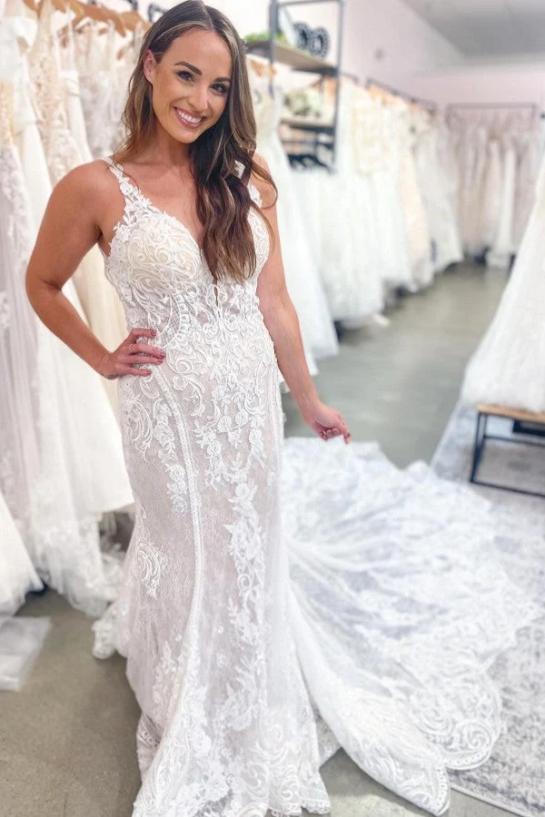 Robe de mariée sirène élégante avec bretelles spaghetti, dos nu en dentelle et col en V