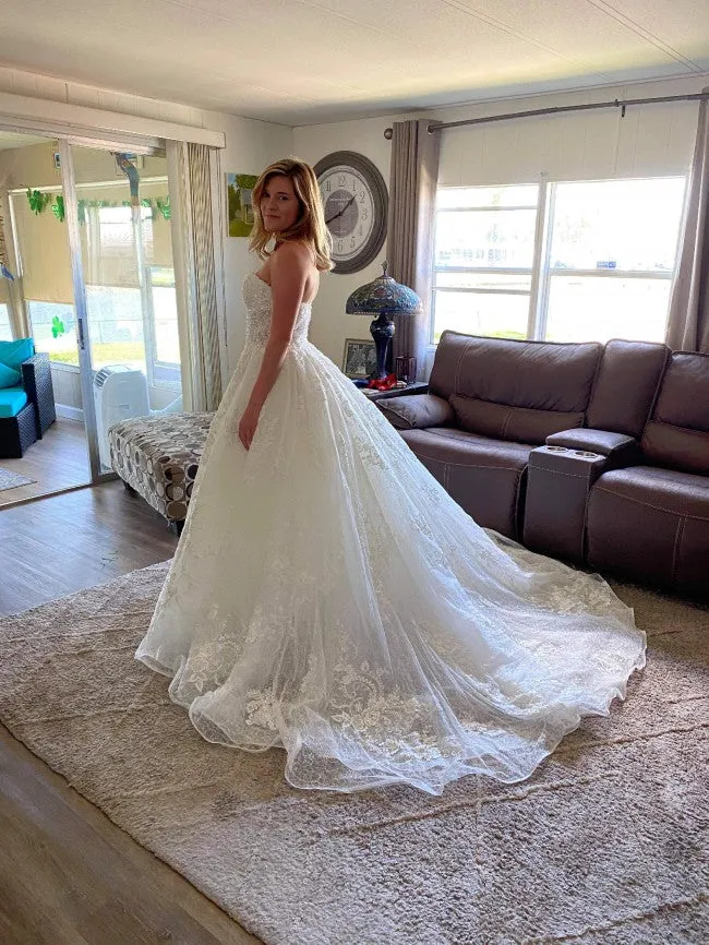 Robe de mariée élégante en dentelle à épaules dénudées et appliques perlées