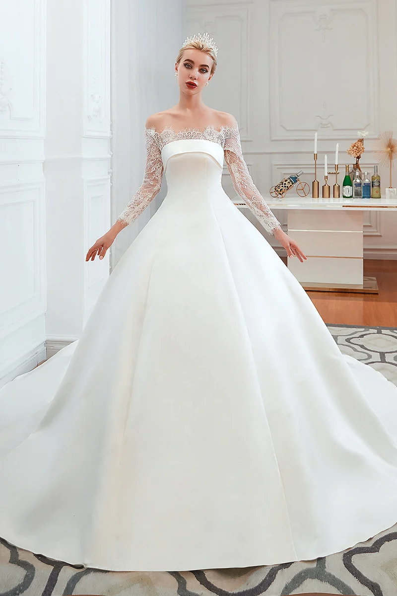 Robe de mariée élégante en satin à épaules dénudées et manches longues, coupe trapèze, avec dentelle délicate