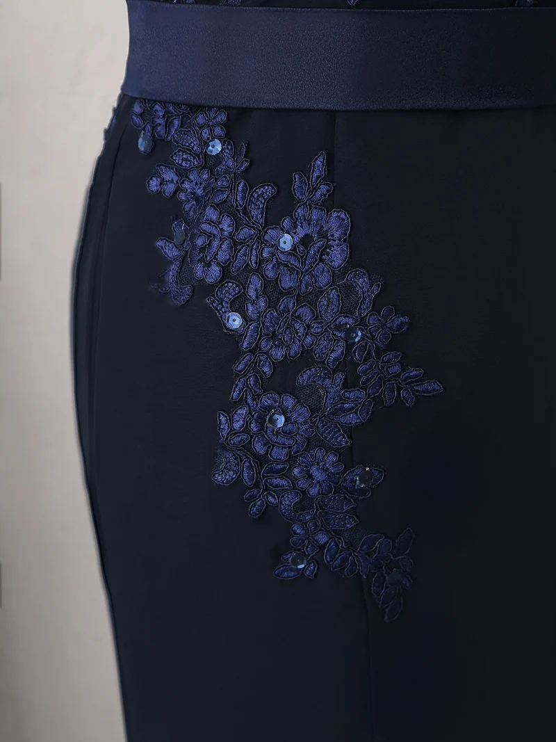 Robe de soirée longue bleu foncé élégante à col en cœur style sirène pour occasions spéciales