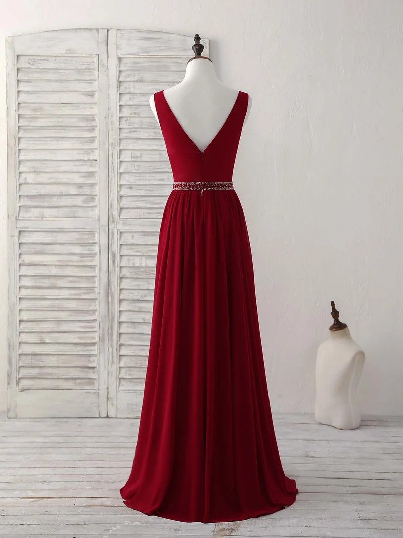 Robe de soirée longue élégante en mousseline bordeaux à col en V et perles