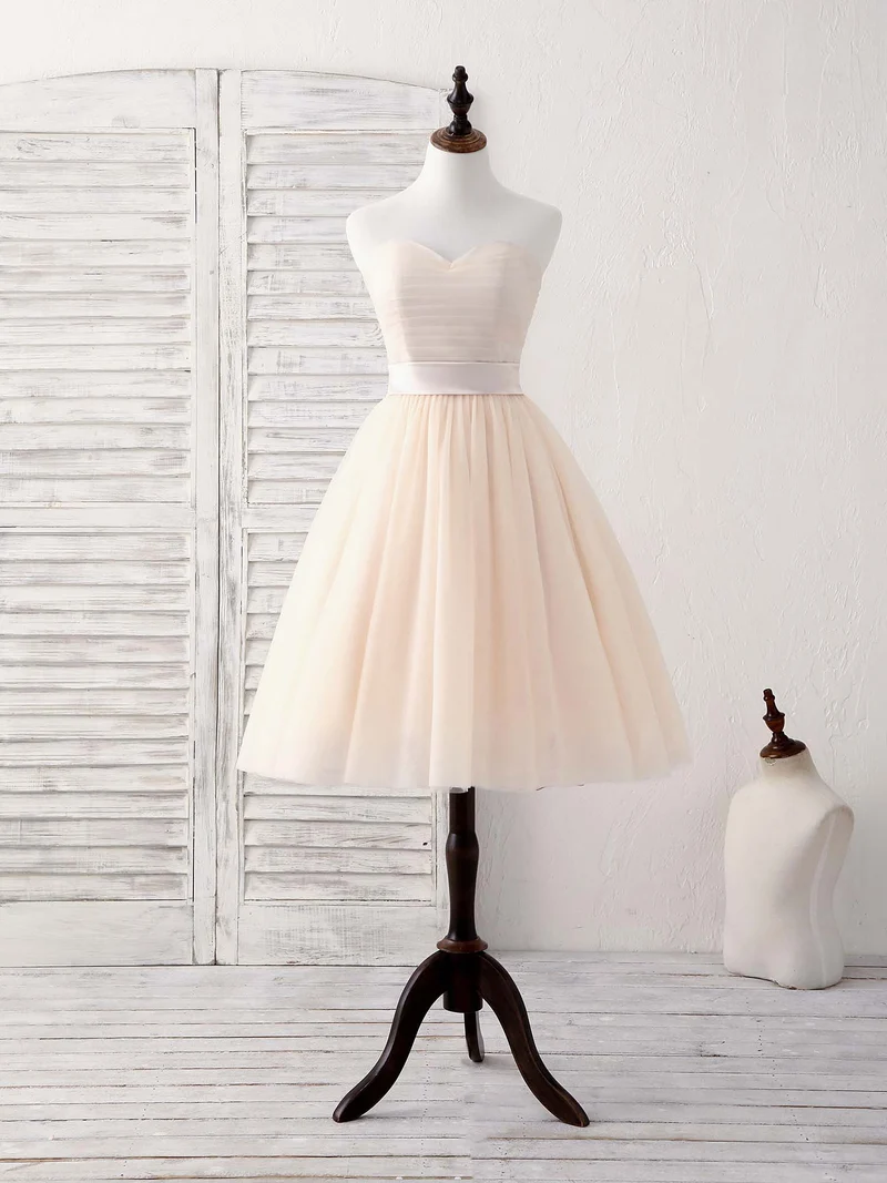 Robe de bal courte en tulle à décolleté en cœur : robe de demoiselle d'honneur couleur champagne pour les occasions spéciales