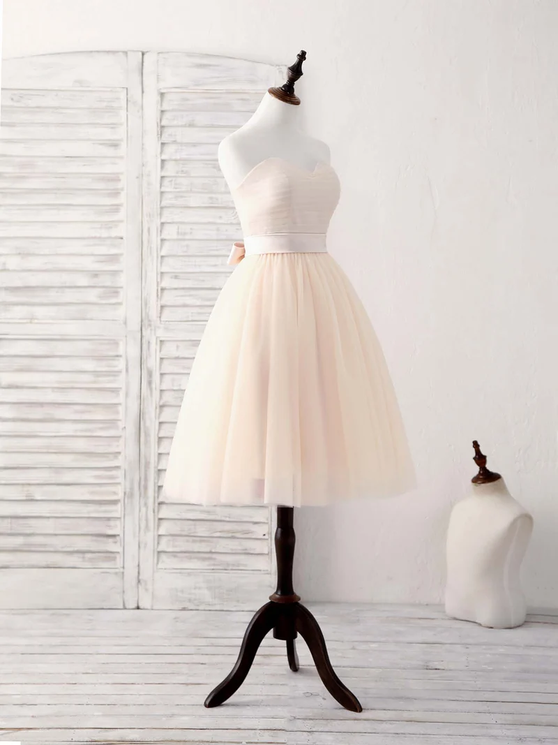 Robe de bal courte en tulle à décolleté en cœur : robe de demoiselle d'honneur couleur champagne pour les occasions spéciales