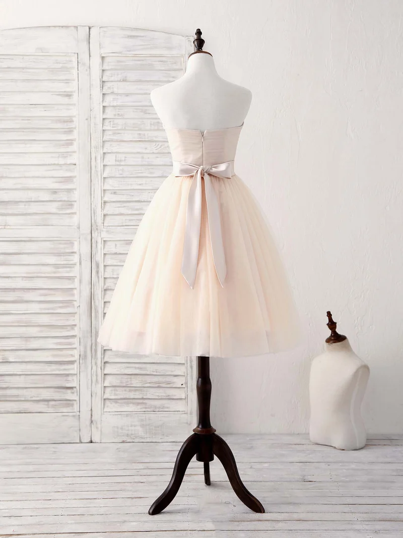 Robe de bal courte en tulle à décolleté en cœur : robe de demoiselle d'honneur couleur champagne pour les occasions spéciales