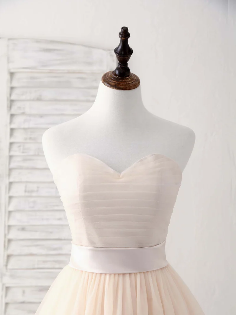 Robe de bal courte en tulle à décolleté en cœur : robe de demoiselle d'honneur couleur champagne pour les occasions spéciales