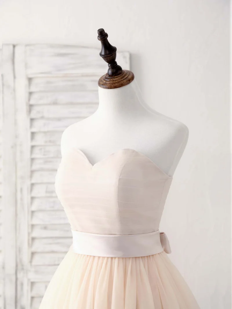 Robe de bal courte en tulle à décolleté en cœur : robe de demoiselle d'honneur couleur champagne pour les occasions spéciales