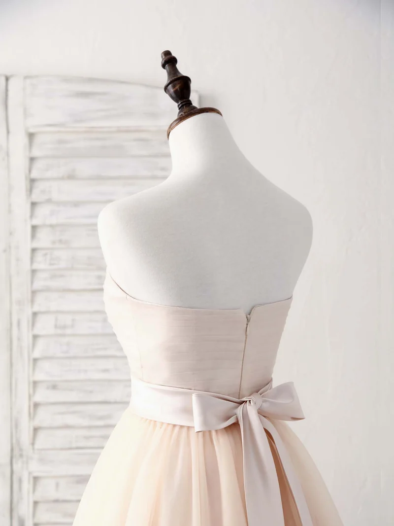 Robe de bal courte en tulle à décolleté en cœur : robe de demoiselle d'honneur couleur champagne pour les occasions spéciales
