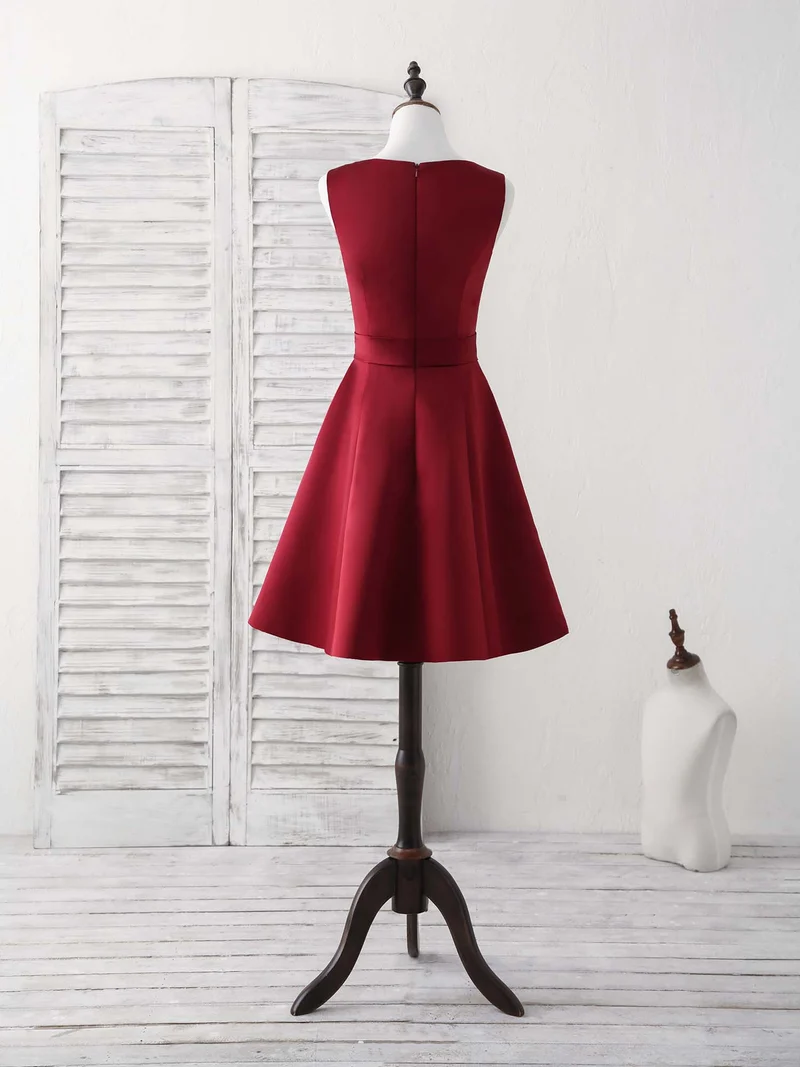 Robe de bal courte bordeaux élégante à col en V : robe de soirée trapèze en satin