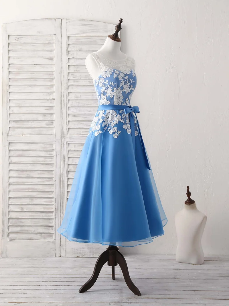 Robe de bal élégante bleue à col rond et appliques en tulle et dentelle, longueur thé, pour demoiselle d'honneur