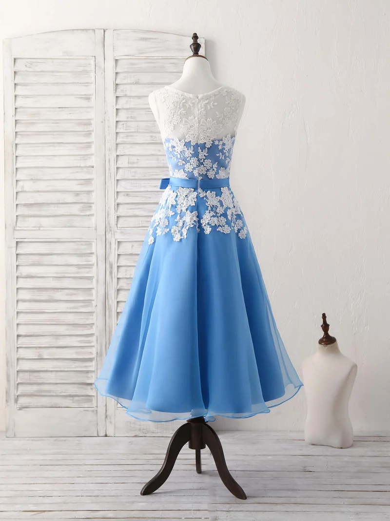 Robe de bal élégante bleue à col rond et appliques en tulle et dentelle, longueur thé, pour demoiselle d'honneur