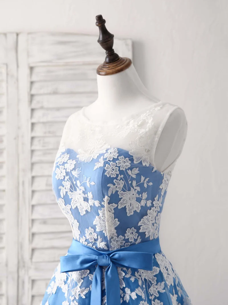 Robe de bal élégante bleue à col rond et appliques en tulle et dentelle, longueur thé, pour demoiselle d'honneur