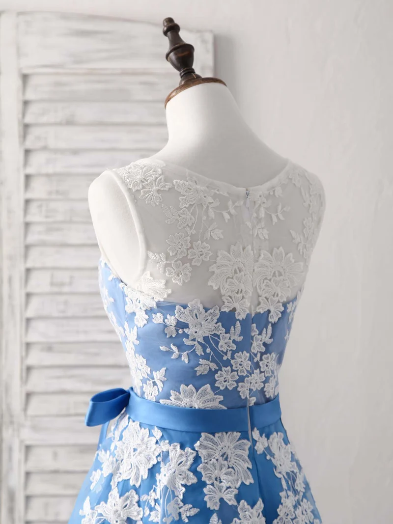 Robe de bal élégante bleue à col rond et appliques en tulle et dentelle, longueur thé, pour demoiselle d'honneur