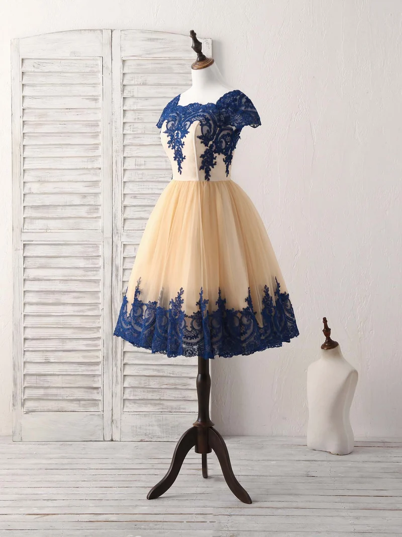Robe de bal courte élégante en tulle et dentelle champagne avec appliques