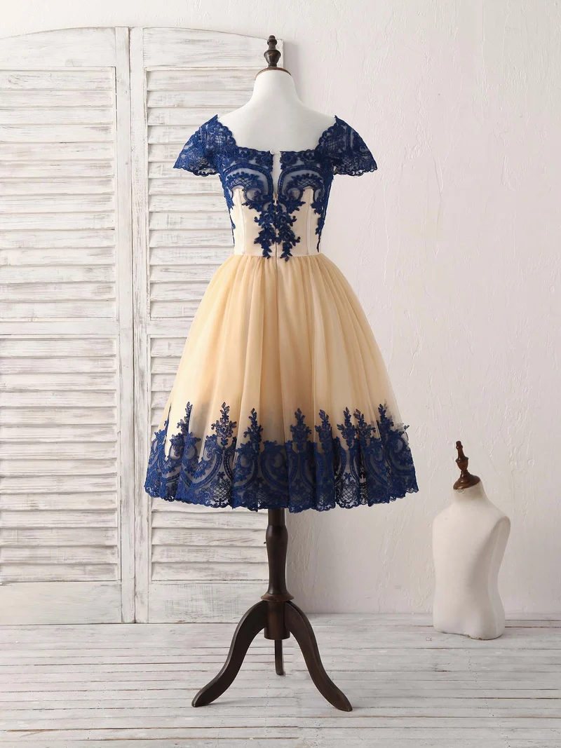 Robe de bal courte élégante en tulle et dentelle champagne avec appliques