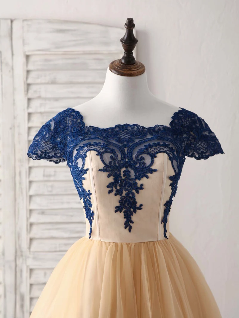 Robe de bal courte élégante en tulle et dentelle champagne avec appliques