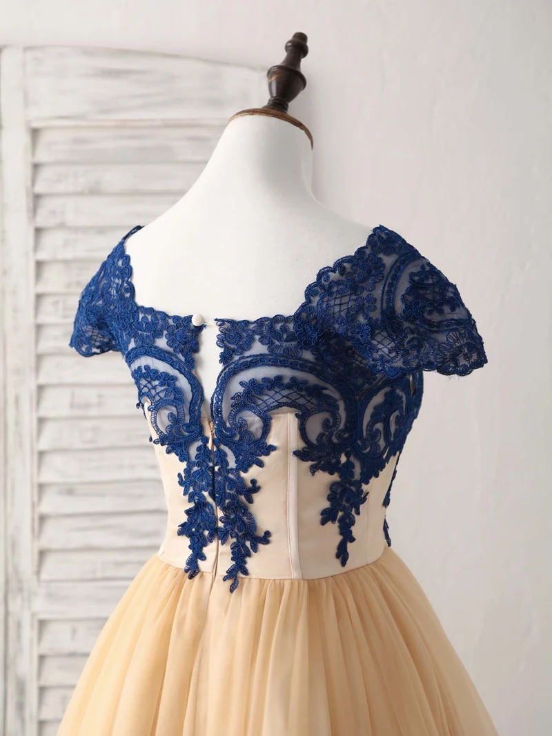Robe de bal courte élégante en tulle et dentelle champagne avec appliques
