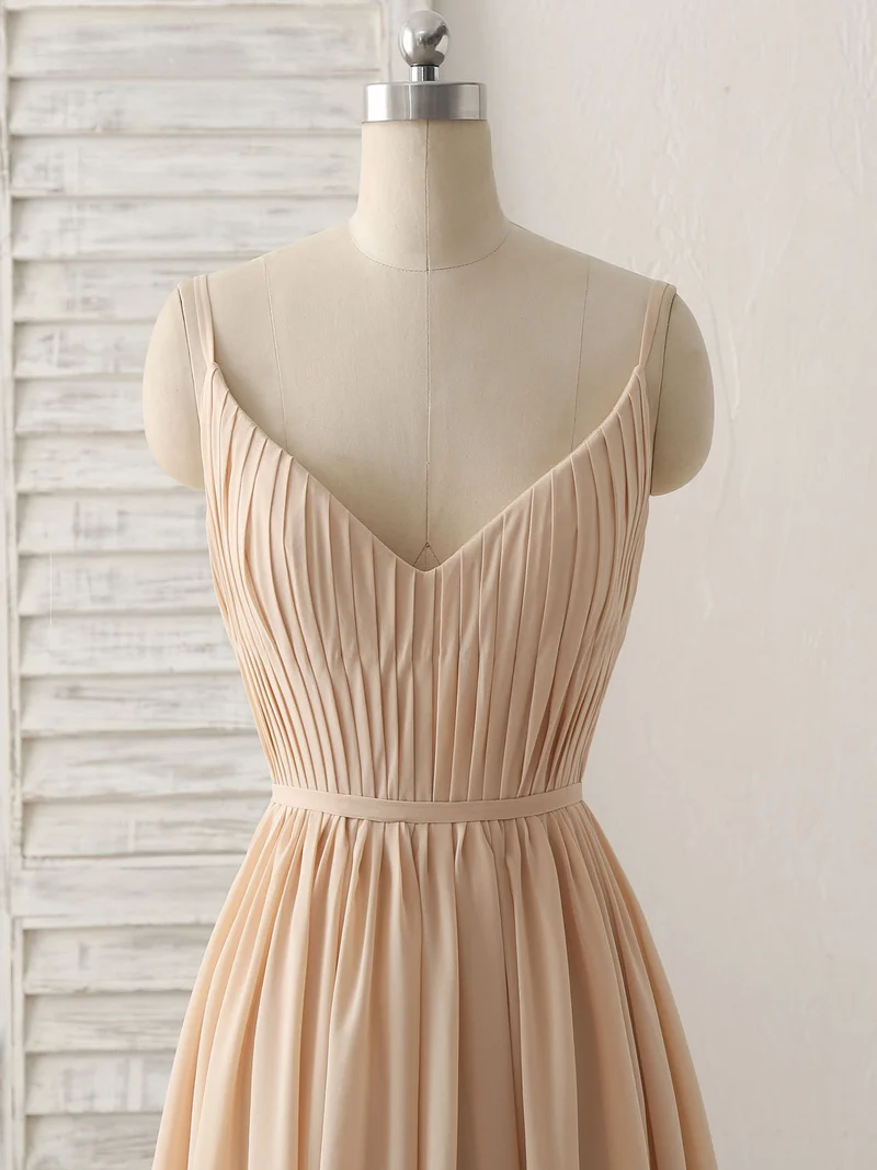 Robe de demoiselle d'honneur simple en mousseline de soie à col en V champagne : robe de bal longue et élégante