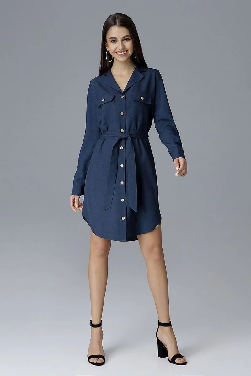 Robe chemise bleue courte et cintrée