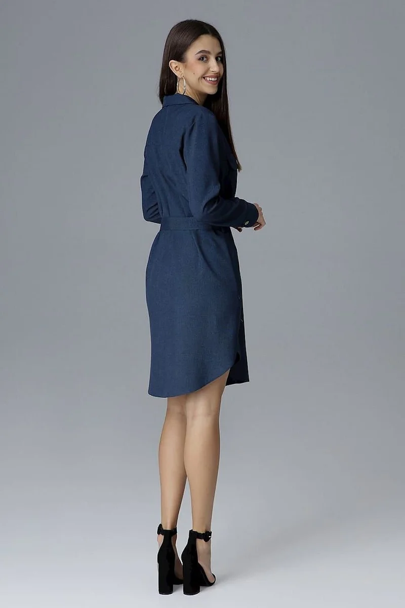 Robe chemise bleue courte et cintrée