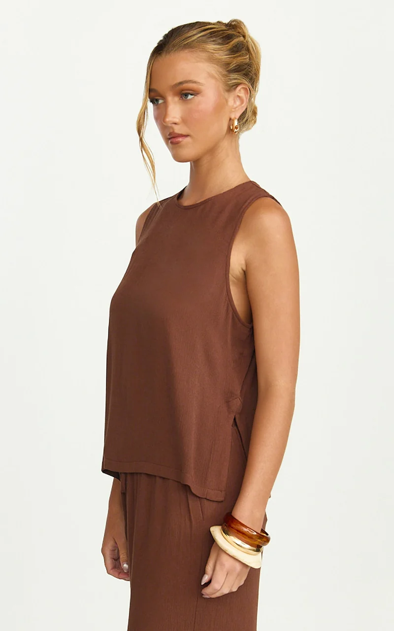 Makenna Top - Crinkle Shell Top in Chocolate