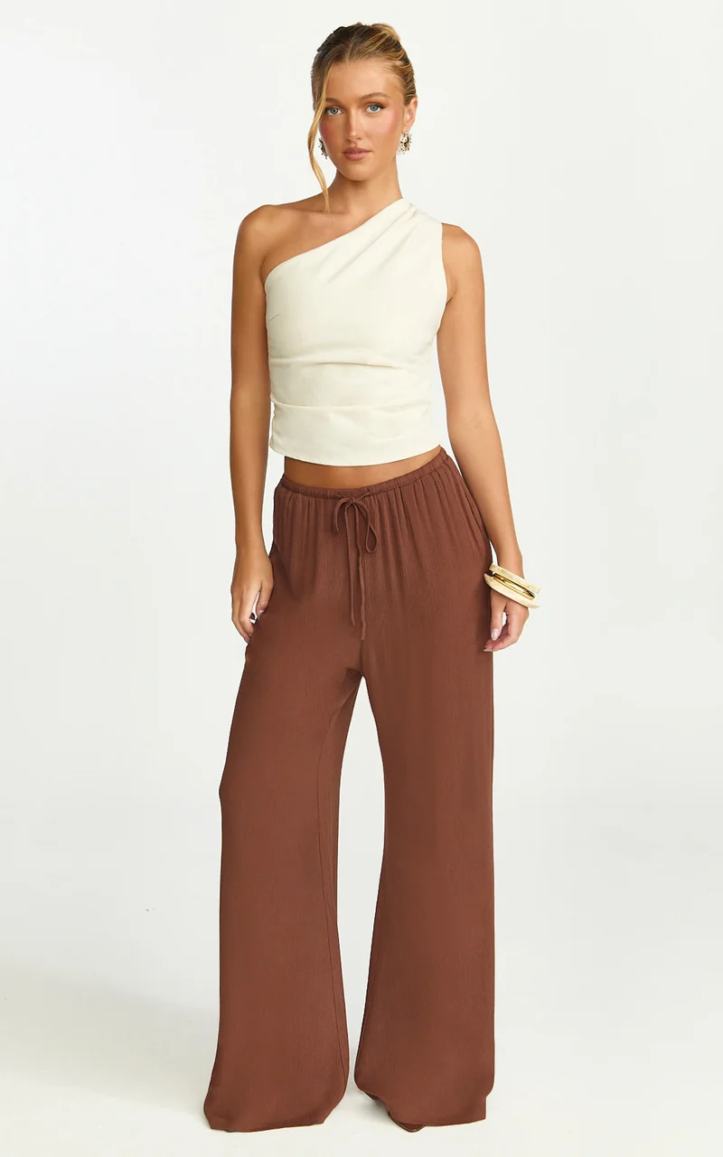 Makenna Pants - Wide Leg Crinkle Pants in Chocolate