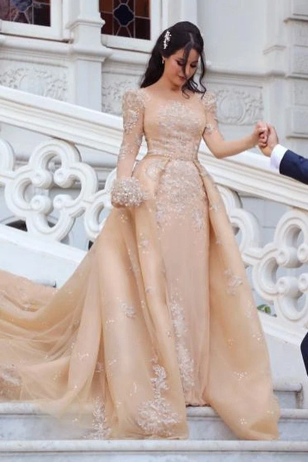 Robe de mariée élégante à manches longues et col bateau en tulle amovible avec traîne cathédrale